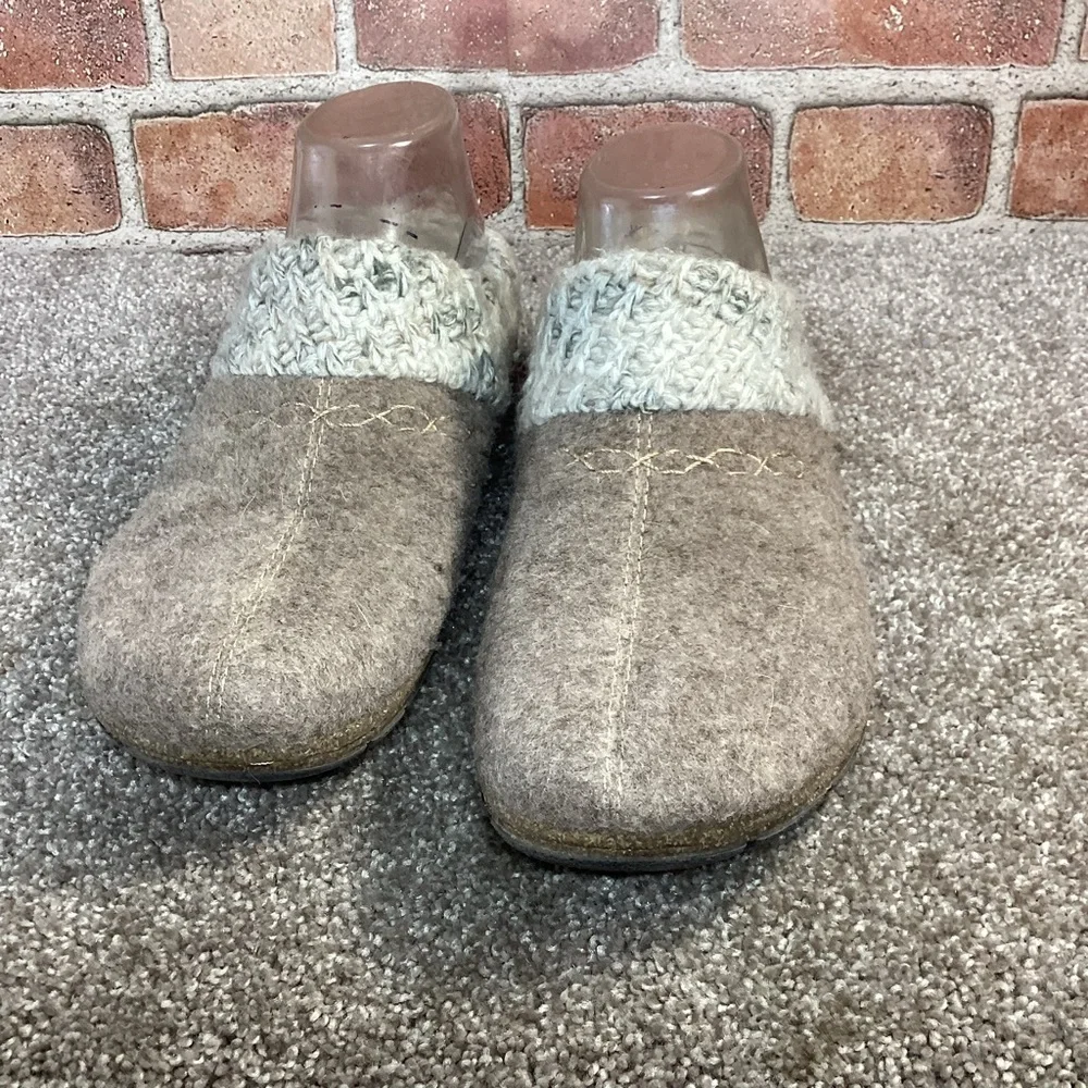 Earth Origins Elana womens faux fur lined slip on clogs size 9 - Picture 2 of 6